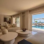 Azureenne De La Nartelle Villa *