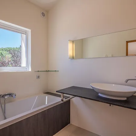 Azureenne De La Nartelle *