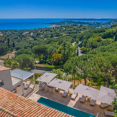 Azureenne De La Nartelle *