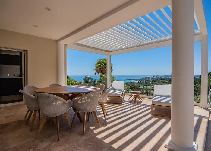 Azureenne De La Nartelle Villa