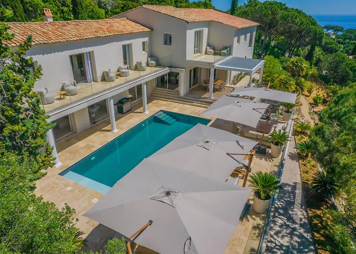 Villa Azureenne De La Nartelle