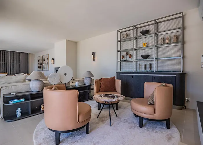 Azureenne De La Nartelle Villa *