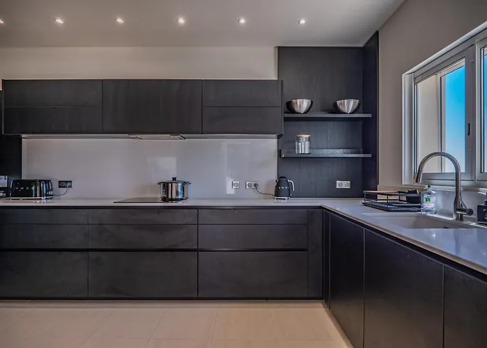 Azureenne De La Nartelle