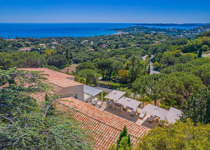 Azureenne De La Nartelle Villa