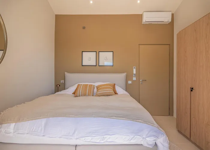 Azureenne De La Nartelle * Sainte-Maxime