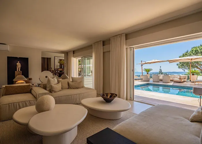 Azureenne De La Nartelle Villa *