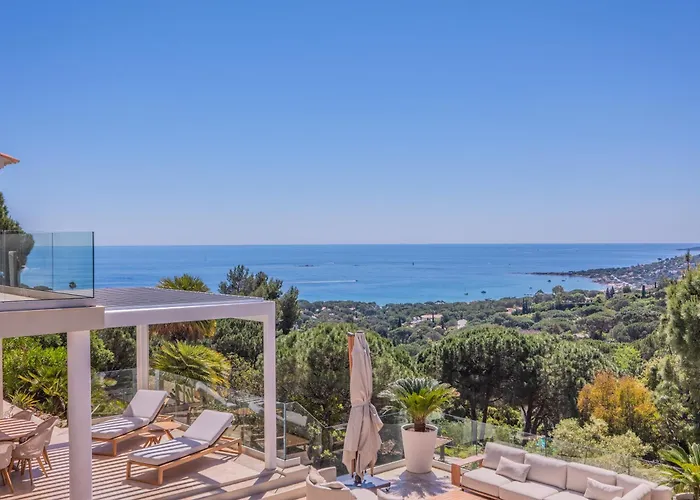 Azureenne De La Nartelle