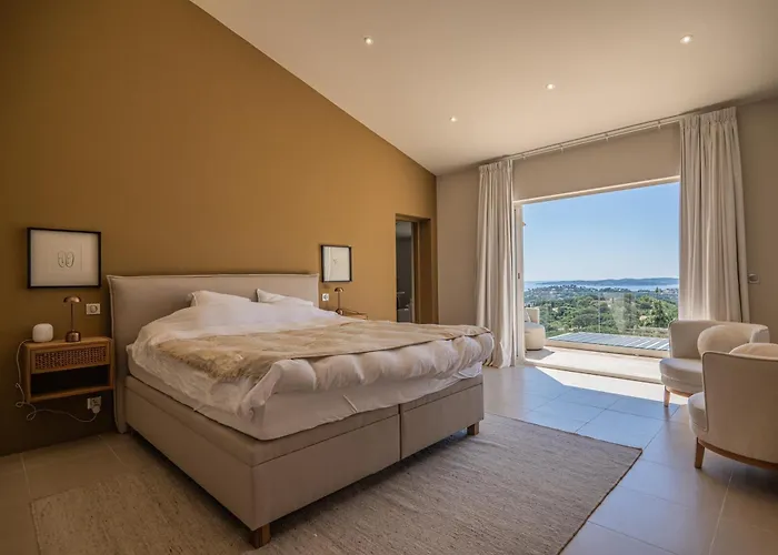 Azureenne De La Nartelle Villa *