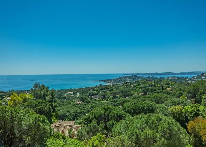 Azureenne De La Nartelle Villa