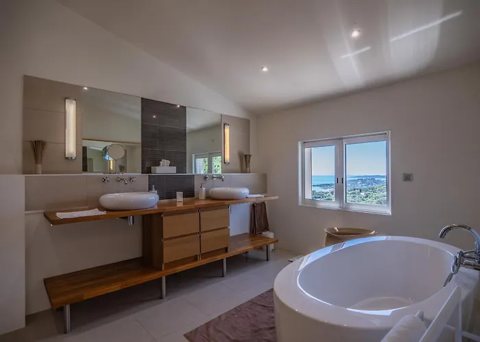 Azureenne De La Nartelle Villa *