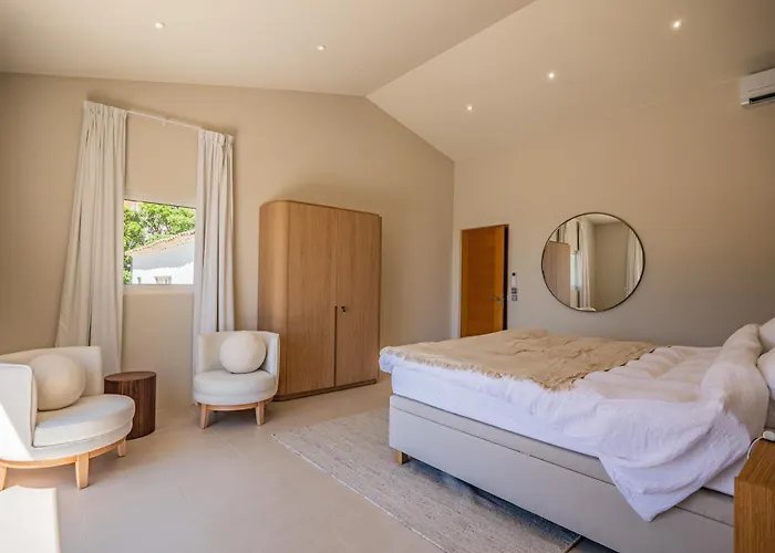 Azureenne De La Nartelle